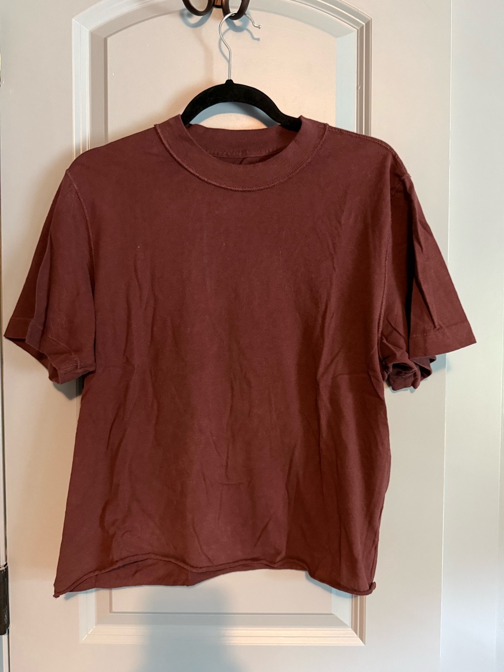 Abercrombie & Fitch Short Sleeve Crewneck T-Shirt in Maroon
